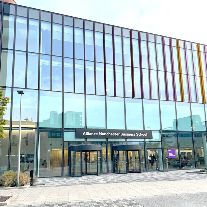 manchester-universitesi-business