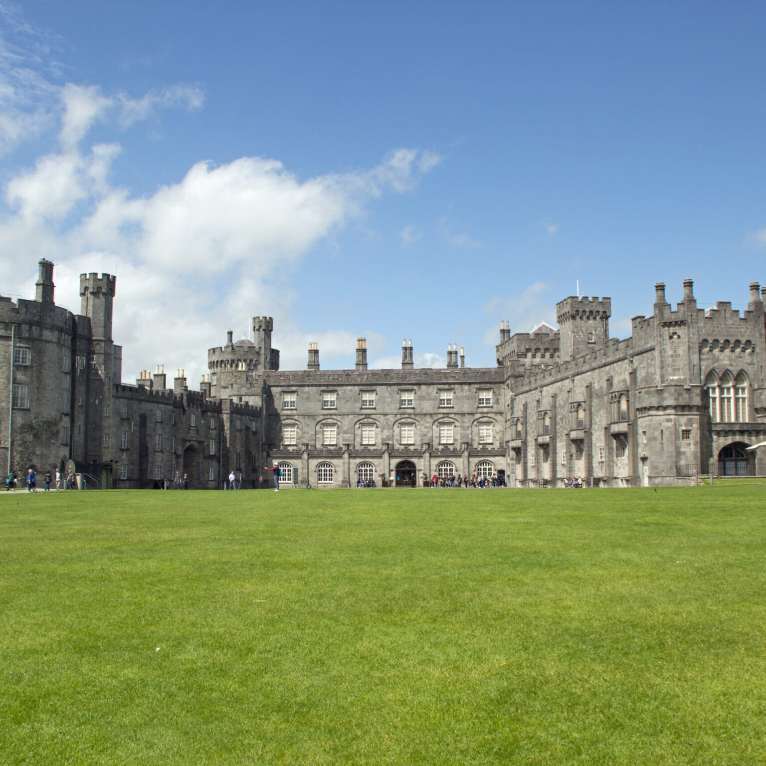 A panoramic shot of a sunny day in the gardens of Kilkenny Castle