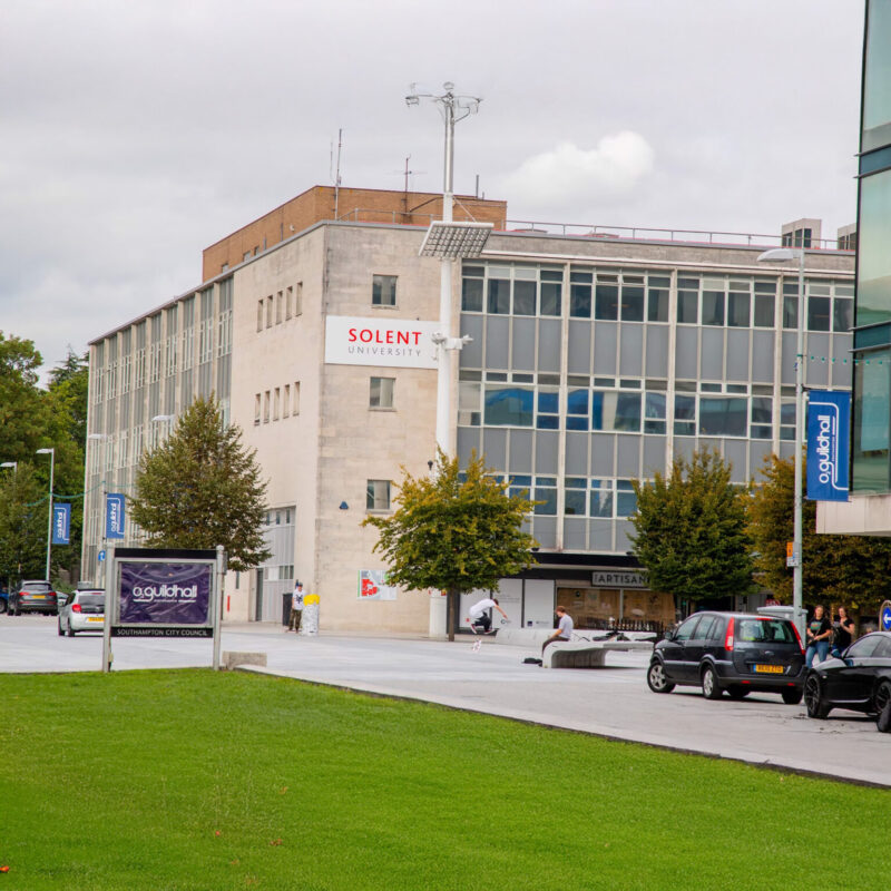 southampton-solent-universitesi-egitim-1536x1536