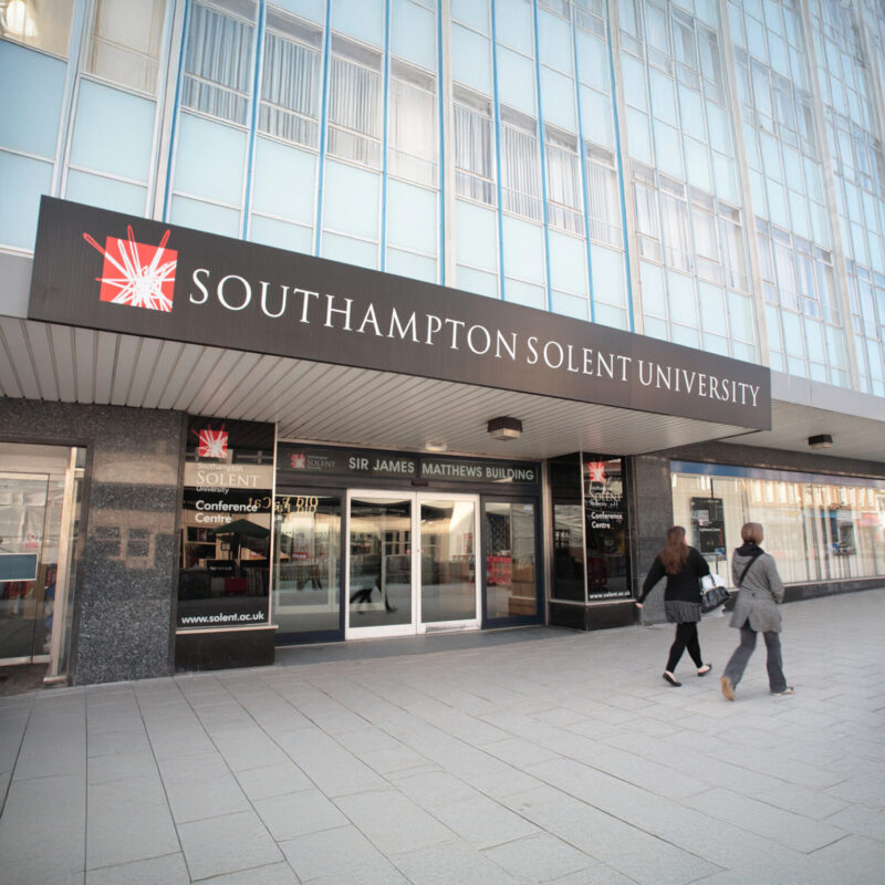 southampton-solent-universitesi-neden-1536x1536