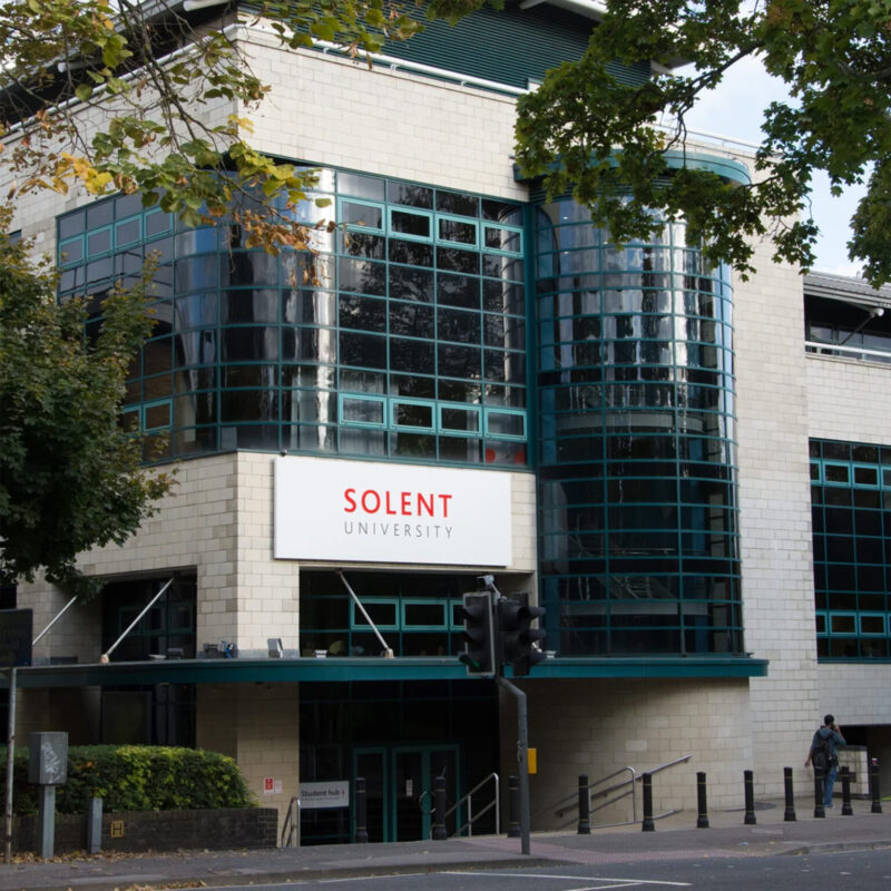 southampton-solent-universitesi-yasam-1536x1536